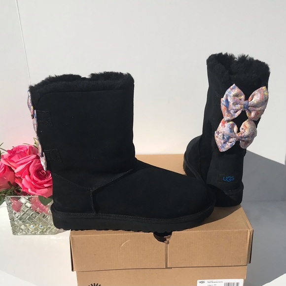 UGG Bailey Bow Abstract Splatter - Picture 9 of 9